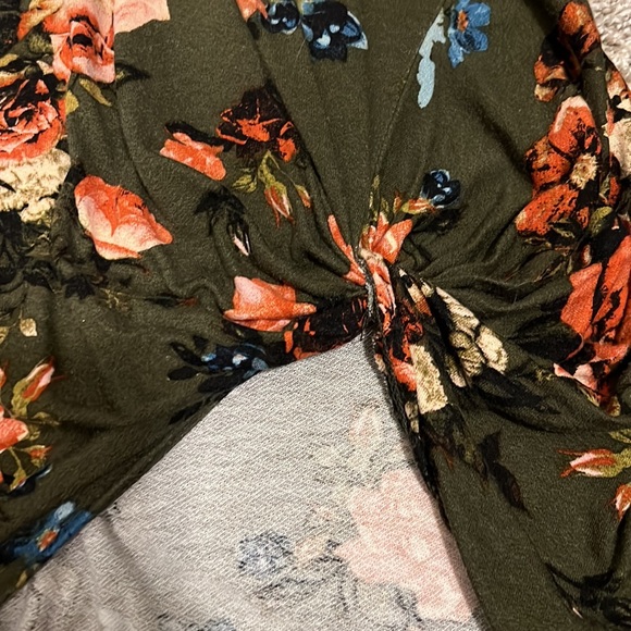 Good used condition blouse 3/4 sleeve - Picture 2 of 2